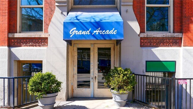Foto del edificio - 408 W St Clair Ave
