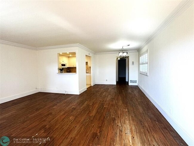 Building Photo - 526 Saxony Dr