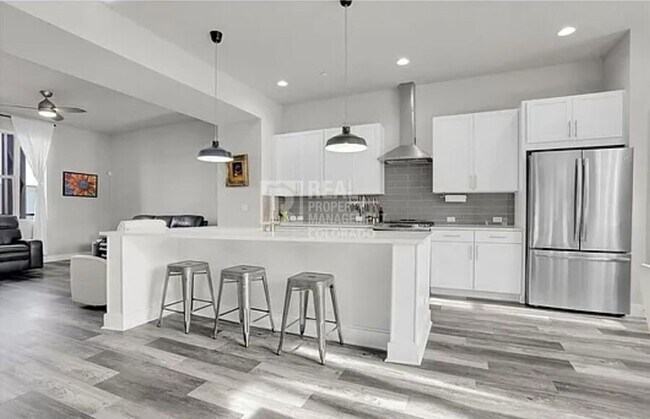 Building Photo - 7040 W Alaska Dr