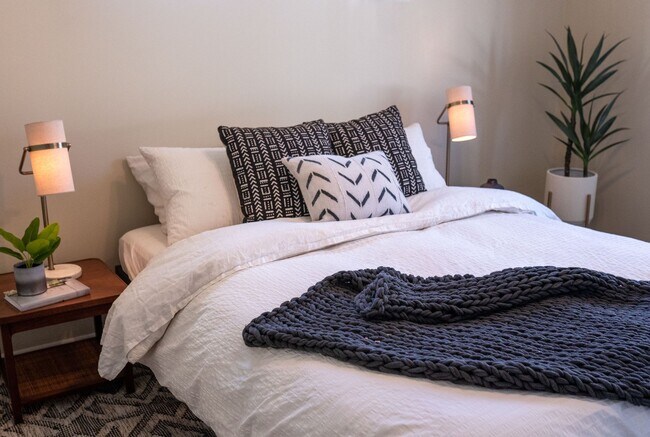 Foto del edificio - Beautiful Apartment in Sugar House: Washer...