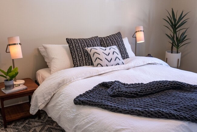 Foto del edificio - Beautiful two bedroom apartment close to S...