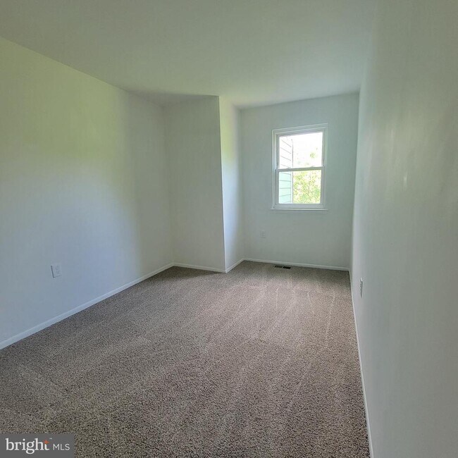 Foto del edificio - 8235 Tomlinson Ct