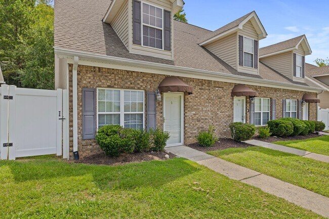Building Photo - Newly renovated 3-bedroom, 2-bathroom town...