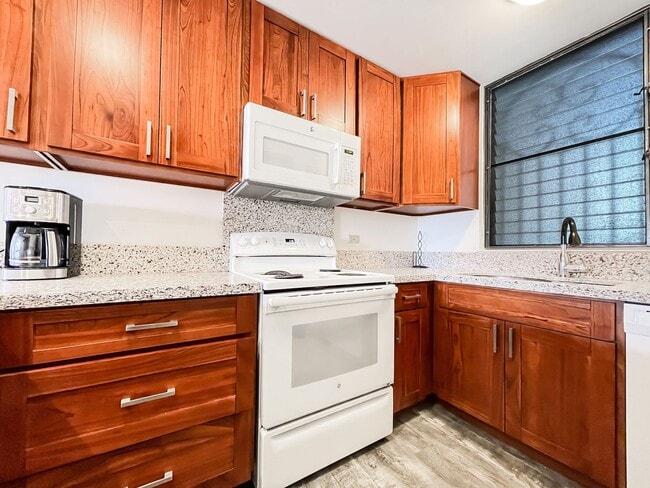 Building Photo - Panoramic Views from Hawaii Kai Condo