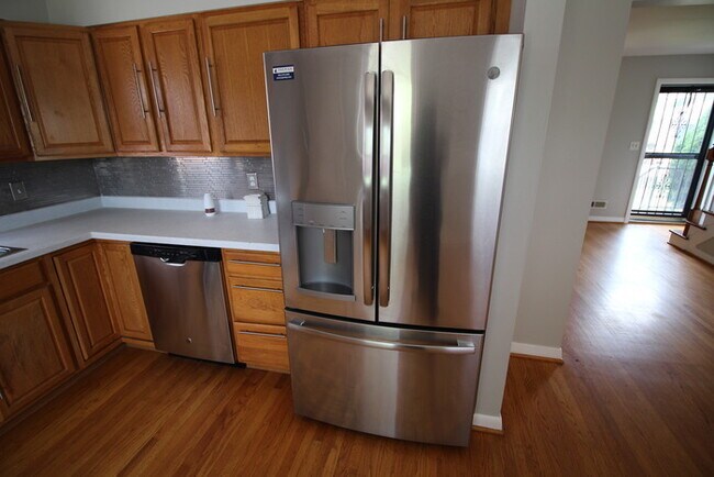 Foto del edificio - Four bedroom home just minutes from downto...