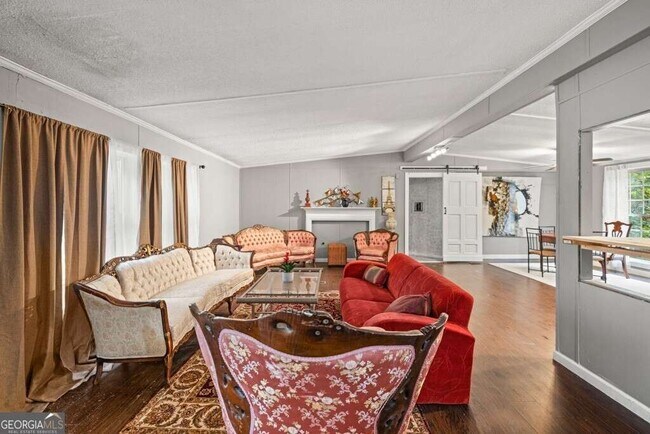 Foto del edificio - 7138 Rockland Rd