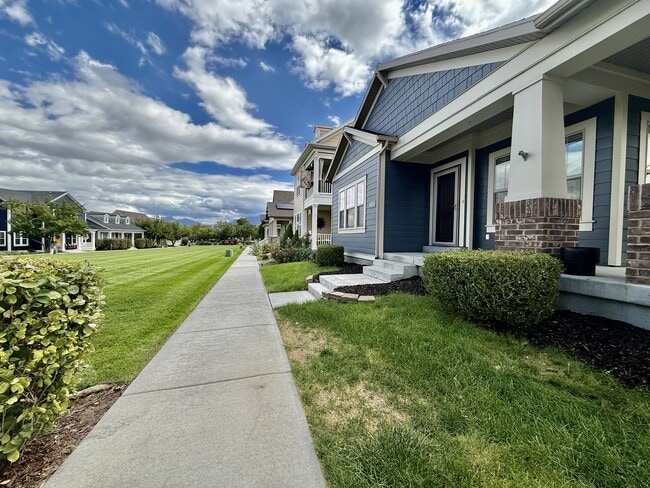 Building Photo - 10753 Topview Rd