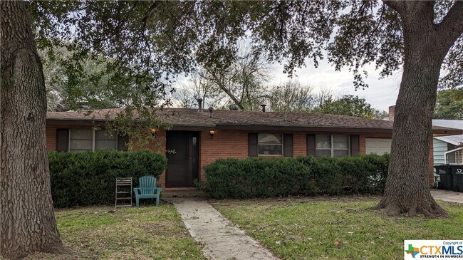 Foto del edificio - 1437 Highland Dr