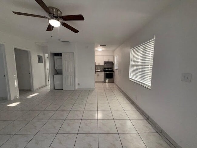 Building Photo - 497 NW 40 Ct Oakland Park, FL 33309