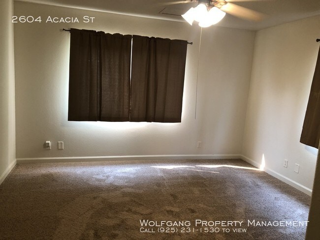 Building Photo - 2604 Acacia St