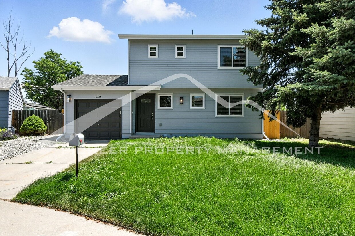 Primary Photo - Spacious Home with Washer/Dryer and Centra...
