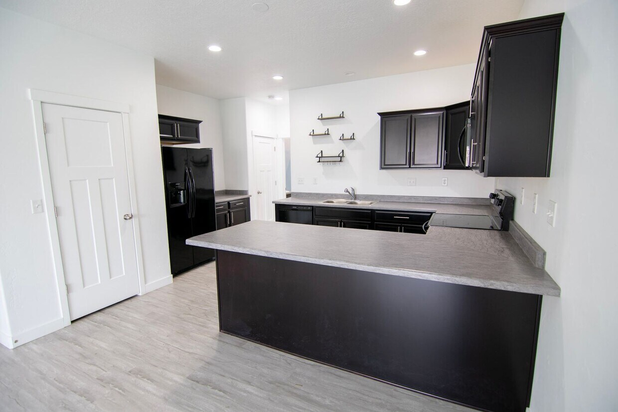 Primary Photo - Gorgeous Modern Townhome, Now Leasing!