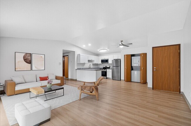 Foto del edificio - Whispering Pines Apartments