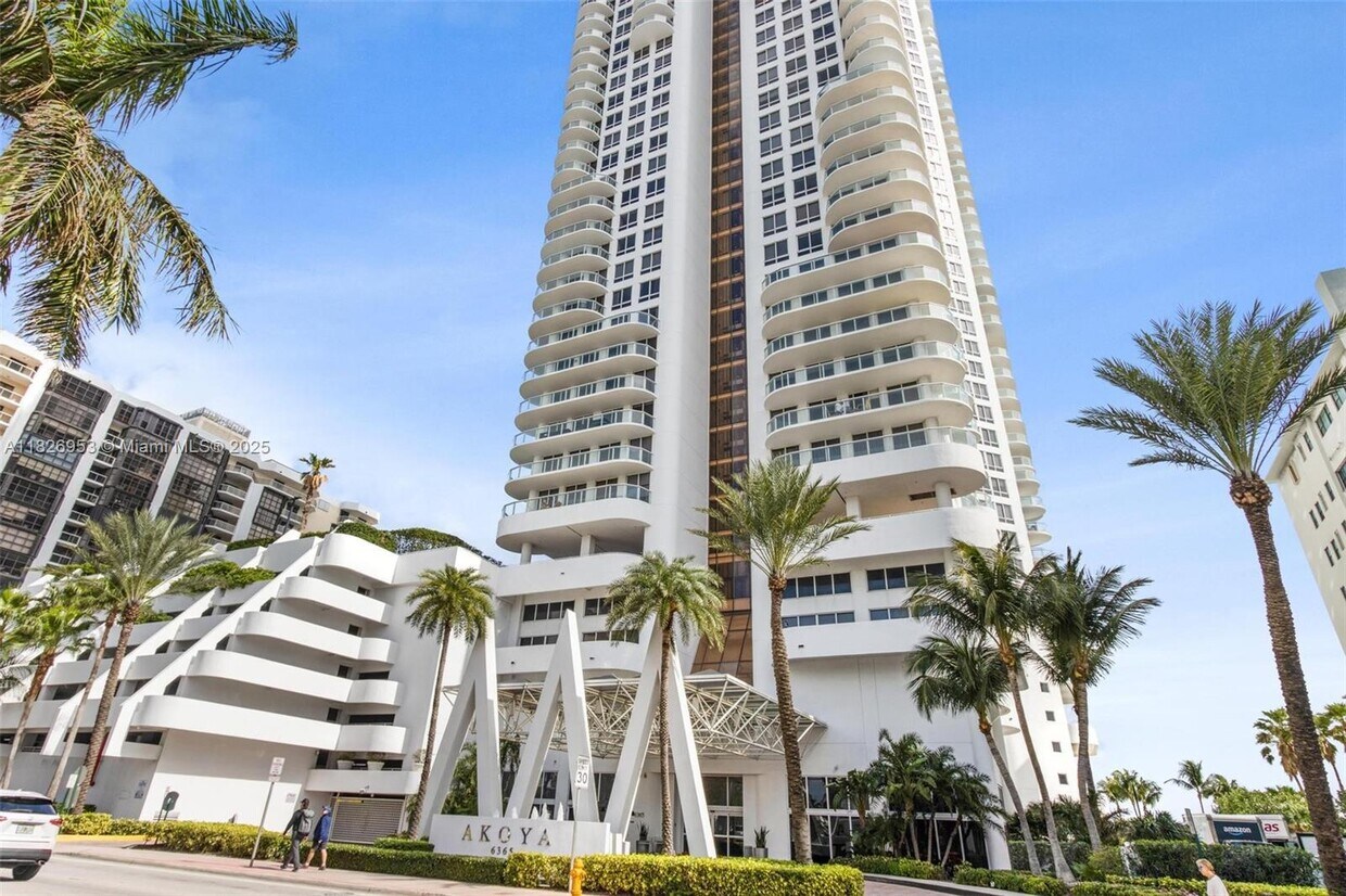 Primary Photo - 6365 Collins Ave