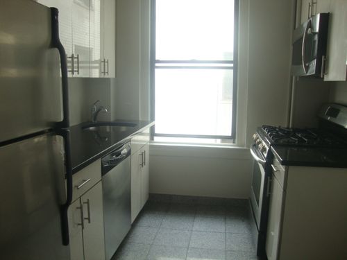 Building Photo - 517 W 113th St