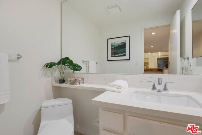 Building Photo - 848 Lincoln Blvd