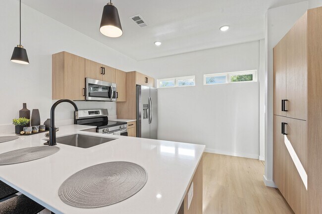 Foto del edificio - 2004 S Razorback Rd