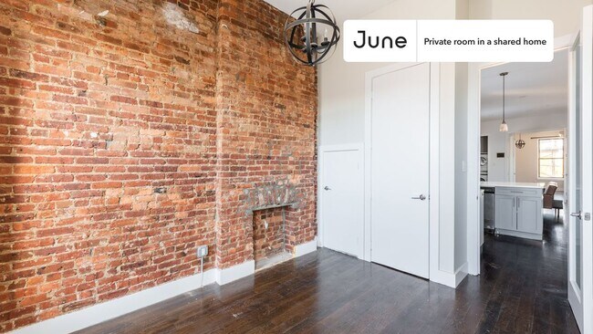 Building Photo - Private bedroom in 4 bed/2 bath Home
