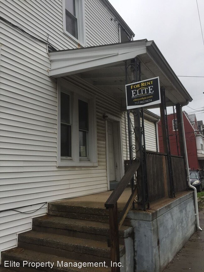 Building Photo - 5 br, 1 bath House - 340 W Cottage Pl., Ap...
