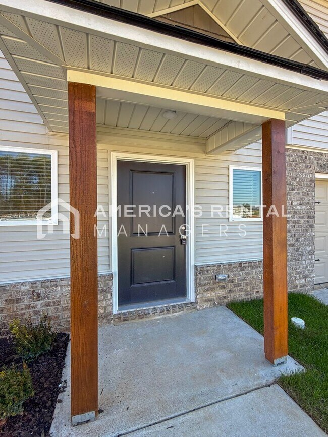 Building Photo - Escape to Lakeside Living in Lincoln! Get ...