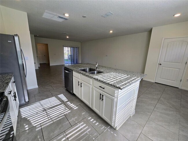 Foto del edificio - 17101 Water Spring Blvd