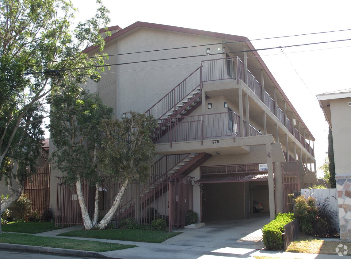 Primary Photo - 1776 Temple Ave