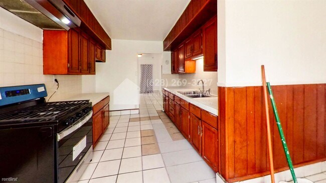 Foto del edificio - 3 br, 1 bath House - 11154 Arminta St -