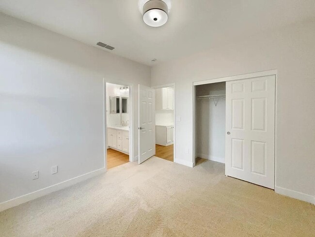 Building Photo - 1672 Lombard Ln