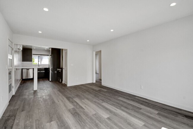 Building Photo - 2 BD Room Apartment in Redwood City