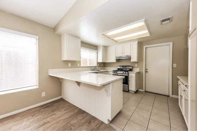 Foto del edificio - 39746 Sunrose Dr