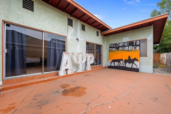 Foto del edificio - Recently remodeled with no back house!