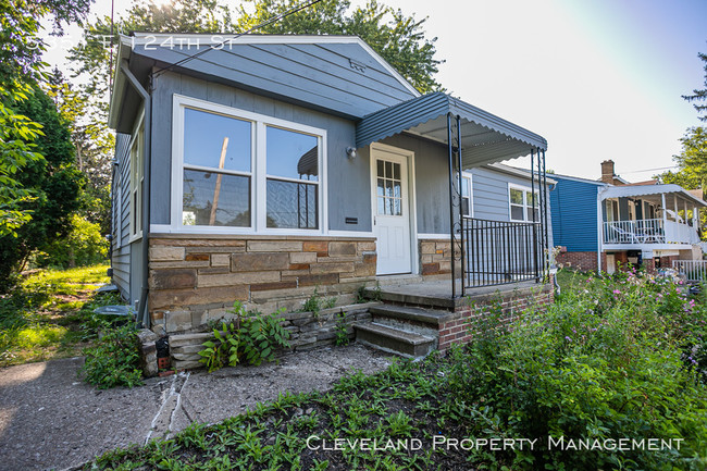 Building Photo - Updated Garfield Hts Ranch