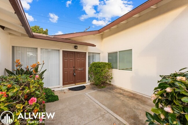 Building Photo - Beautifully Renovated 3-Bedroom Home in Huntington Beach!