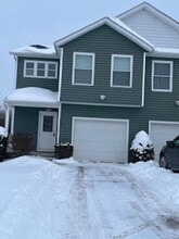 Building Photo - 487 Sparrow Way