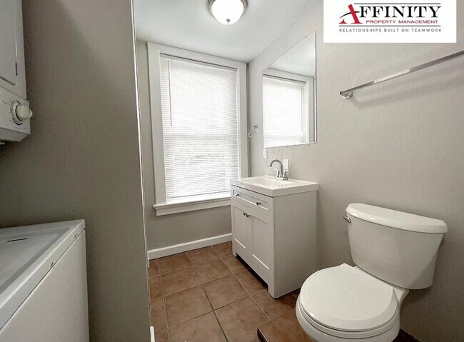 Laundry/Bathroom - 2512 E 11th St