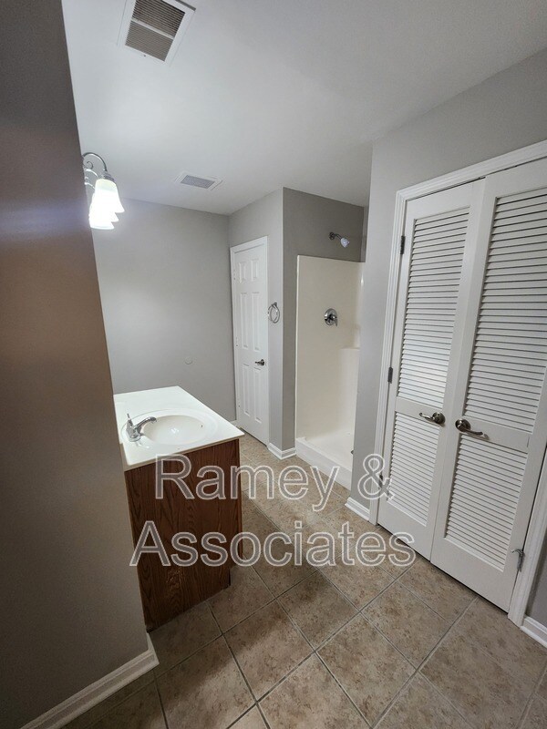 Building Photo - 3802 Falcon Crest Dr