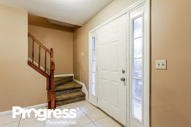 Building Photo - 962 Forest Path