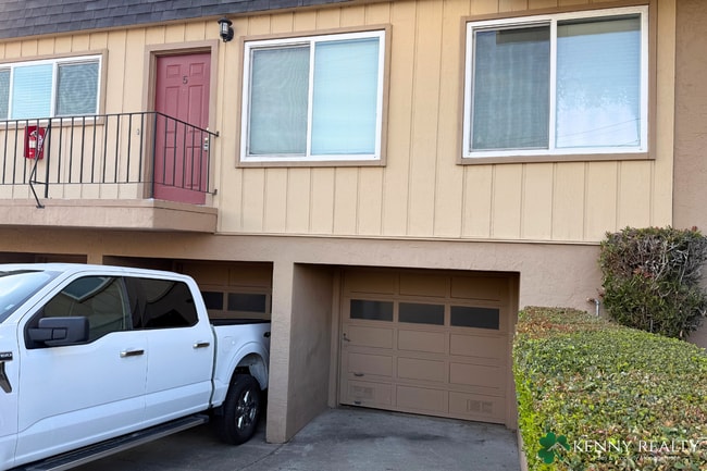 Building Photo - 1000 Grand Ave