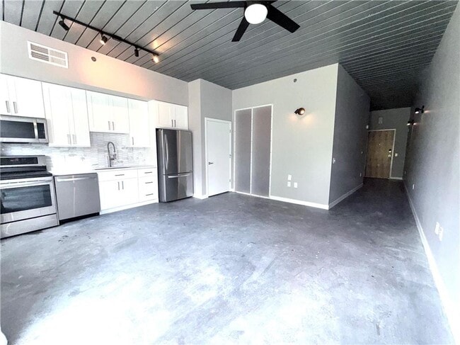 Building Photo - 620 Glen Iris Dr NE