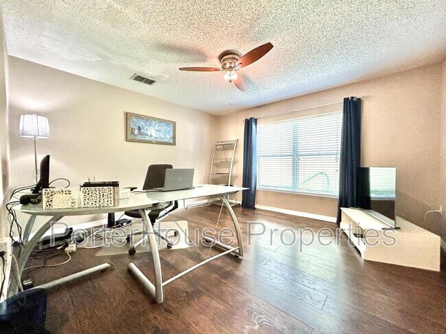 Foto del edificio - 13836 Econ Woods Lane