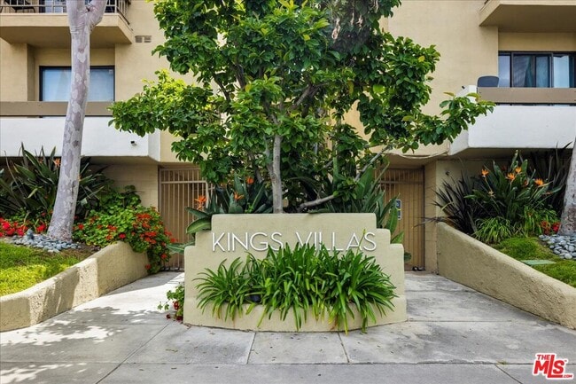 Foto del edificio - 740 Kings Rd