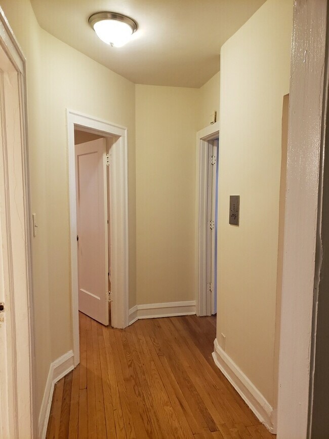 Foto del edificio - Large Rehabbed Beverly 2 Bedroom w/Gas & H...