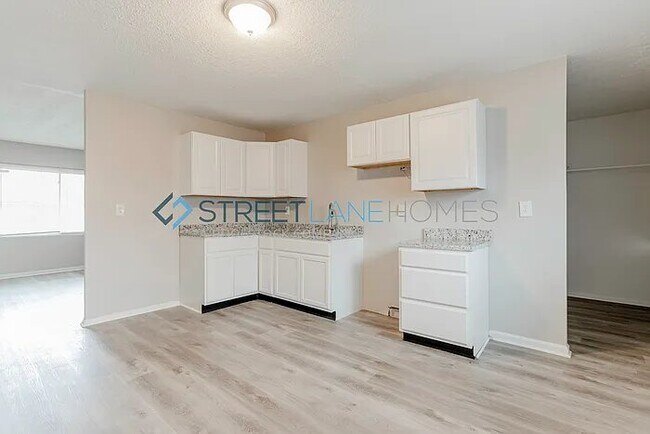 Building Photo - 3704 Erin Dr