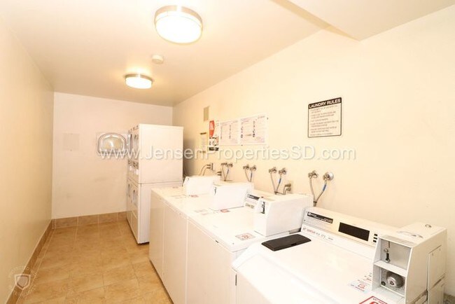 Foto del edificio - 6725 Mission Gorge Rd