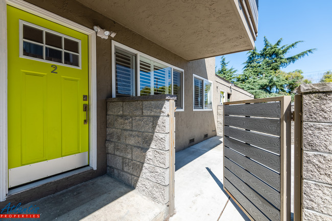 Building Photo - 1147 Ayala Dr