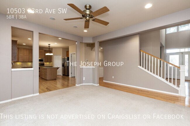 Foto del edificio - Beautiful 5 bed home in Lakewood!