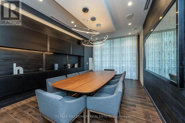 Photo du bâtiment - 70 Annie Craig Dr