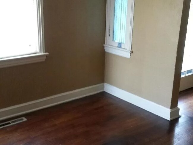 Foto del edificio - 7400 Forest Ave