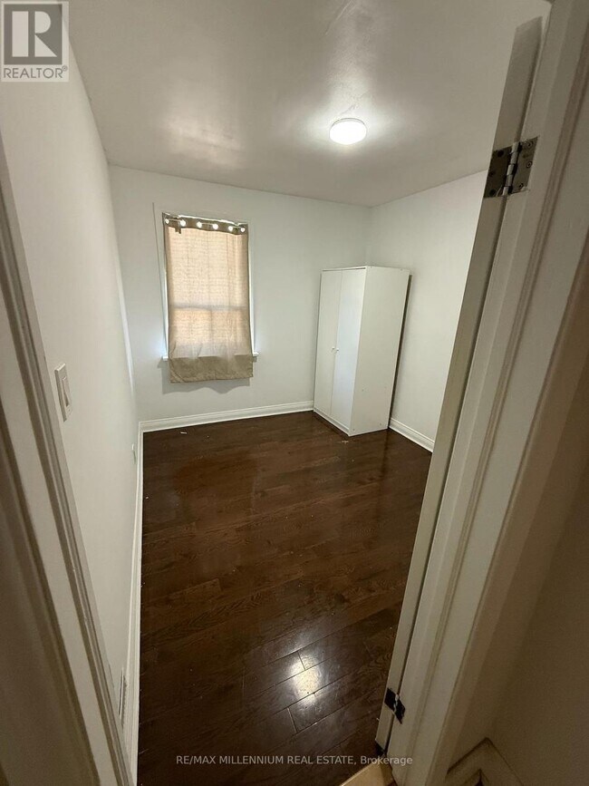 Photo du bâtiment - 32 Belgravia Ave