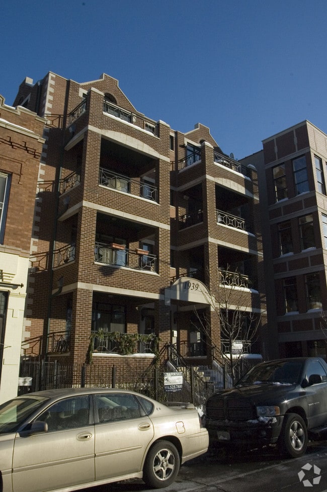 Building Photo - 1939 N Damen Ave
